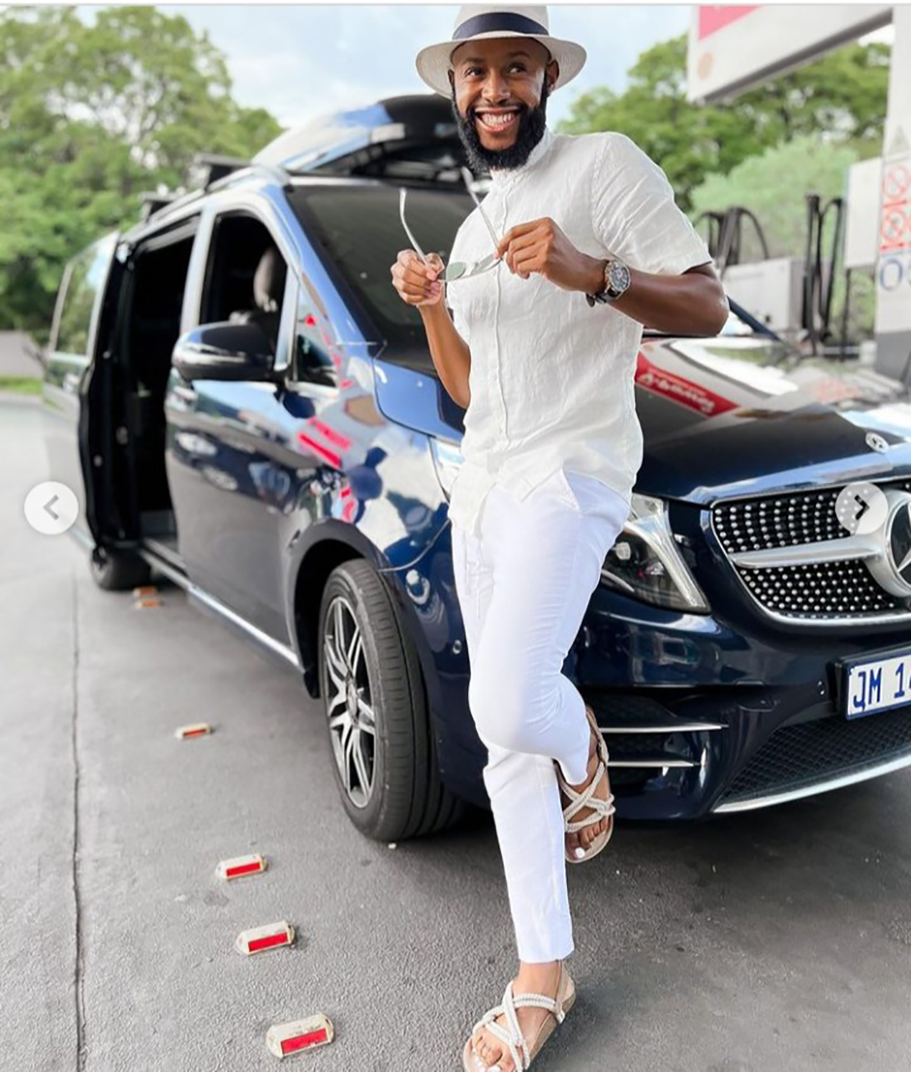 Mohale Motaung left Mzansi stunned with his recent post looking absolutely handsome 4