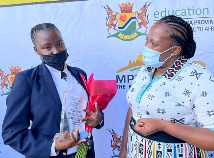 Matriculant Leaves Mzansi Speechless with her Results: She even got a Car From the Government 4