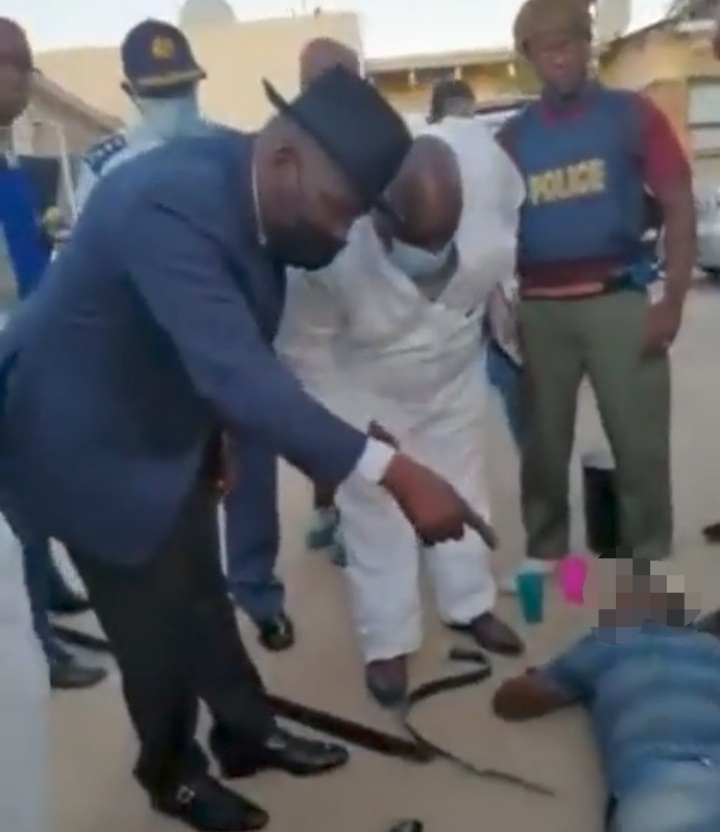 GRAPHIC VIDEO : Shootout Between Police Officers And Robbers Ends Deadly; Bheki Cele At Crime Scene 3