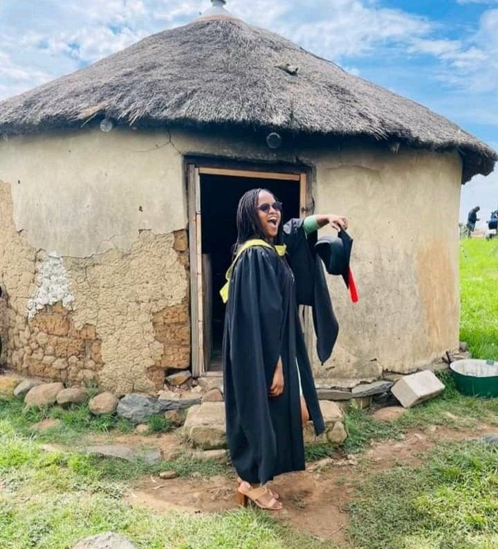 Young Graduate Attacked On Twitter For Posing In Front Of A Hut 1