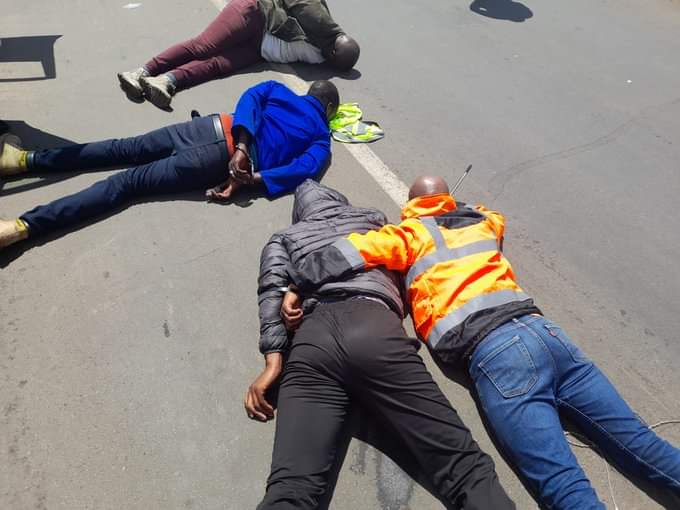 GRAPHIC VIDEO : Shootout Between Police Officers And Robbers Ends Deadly; Bheki Cele At Crime Scene 1