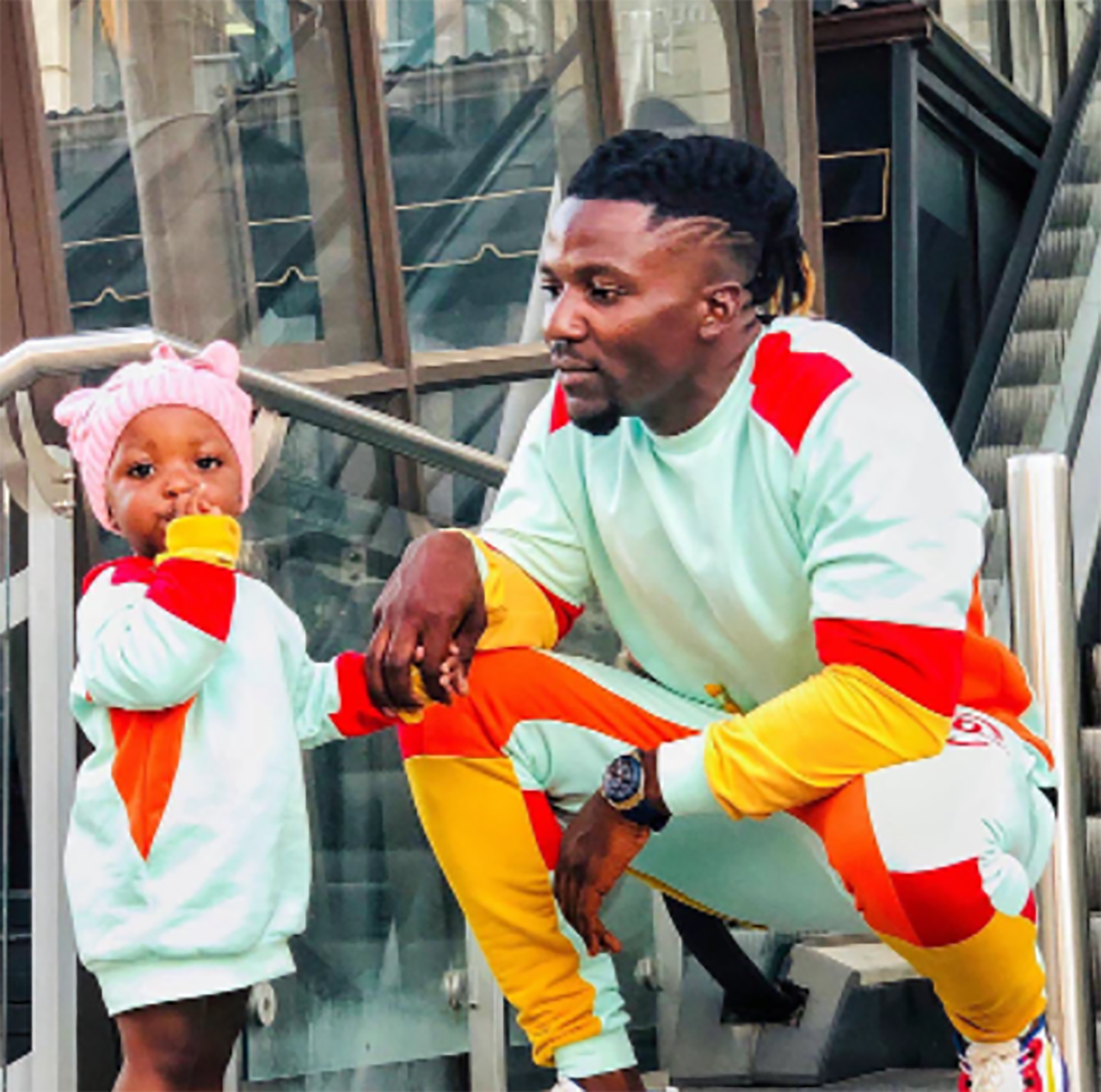 Mukuna from Scandal with 2-year-old child beautiful pictures together 1