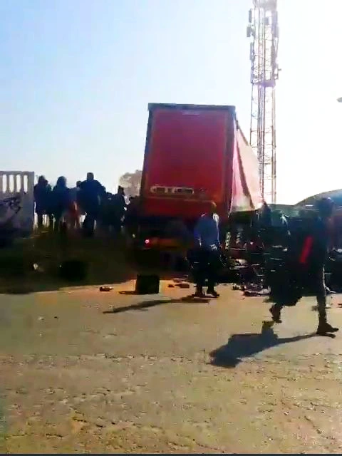 Alex Residents Saw An SAB Truck Parked On London Road And Went On A Booze Looting Spree 4