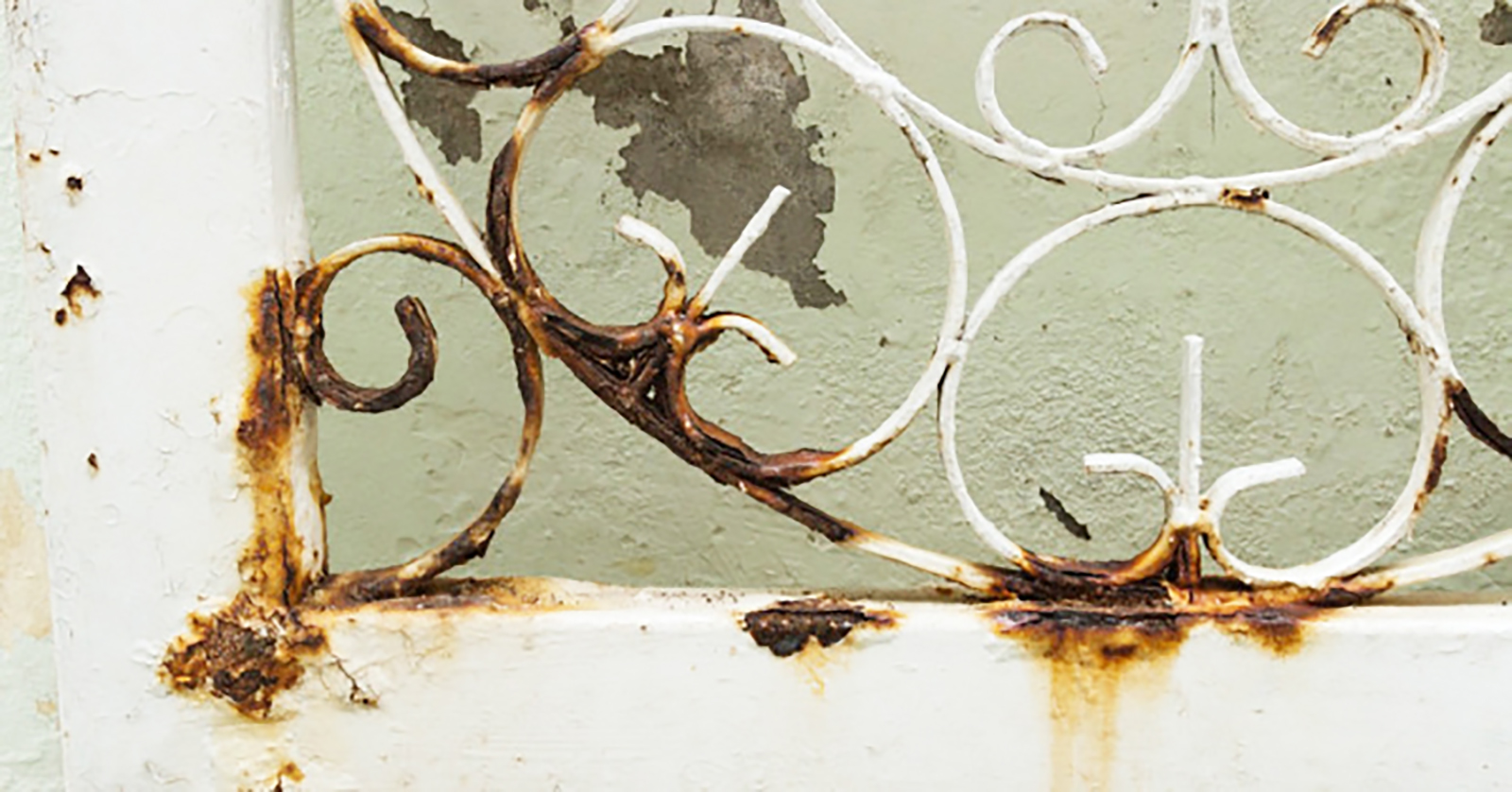 How to remove rust from doors and windows without painting them: Four infallible tricks 1