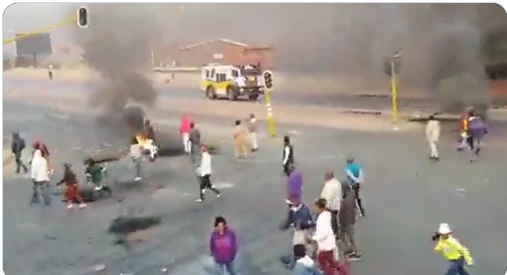 It Ends In Tears For Tembisa Protesters: Overpowered JMDP Cops Shoots Protestor dead 2