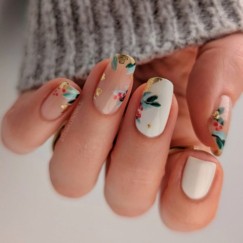25 Holiday-Themed Nail Designs that Brighten the Season 12