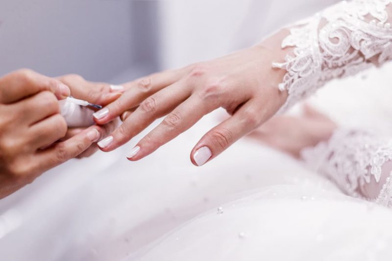 Romantic Bridal Nails, Including Colored Enamels, Decorations And Shapes! 31