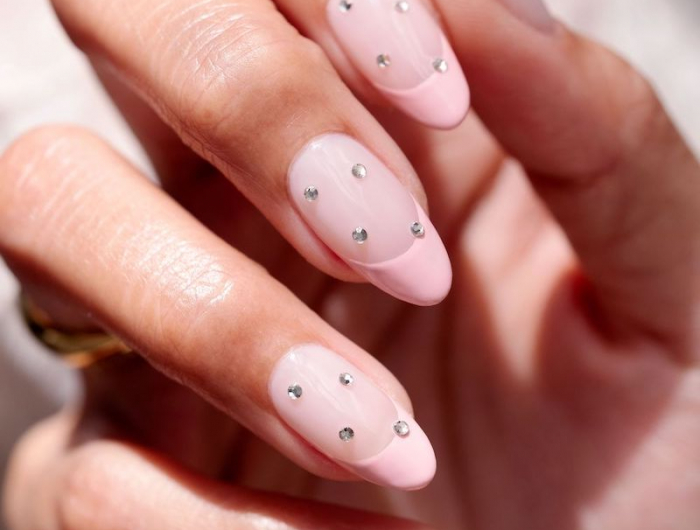 Romantic Bridal Nails, Including Colored Enamels, Decorations And Shapes! 16