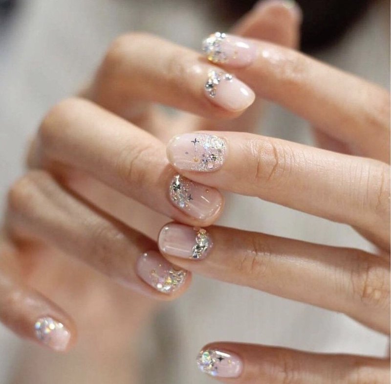 Romantic Bridal Nails, Including Colored Enamels, Decorations And Shapes! 17