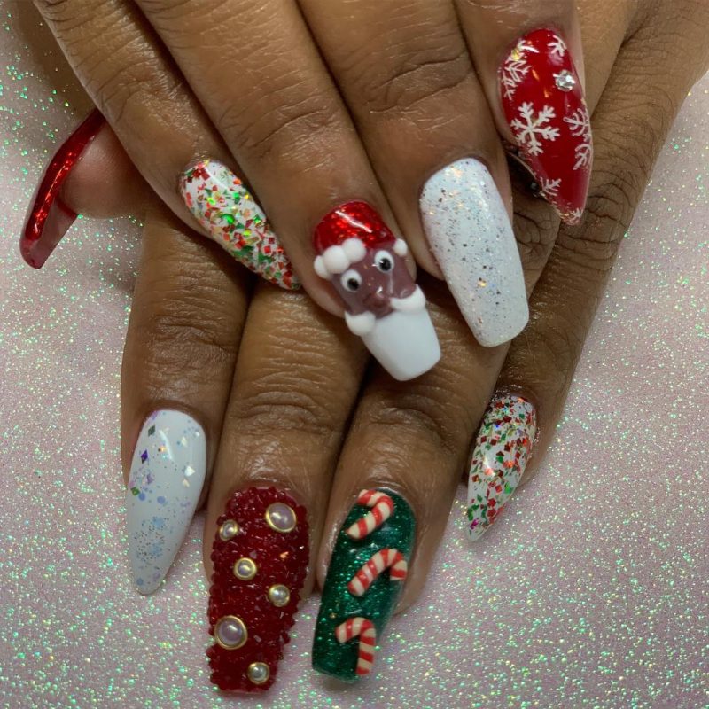 25 Holiday-Themed Nail Designs that Brighten the Season 22