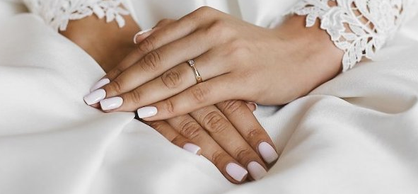 Romantic Bridal Nails, Including Colored Enamels, Decorations And Shapes! 18