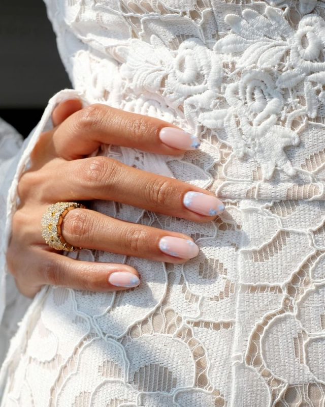 Romantic Bridal Nails, Including Colored Enamels, Decorations And Shapes! 22