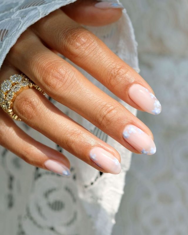 Romantic Bridal Nails, Including Colored Enamels, Decorations And Shapes! 23