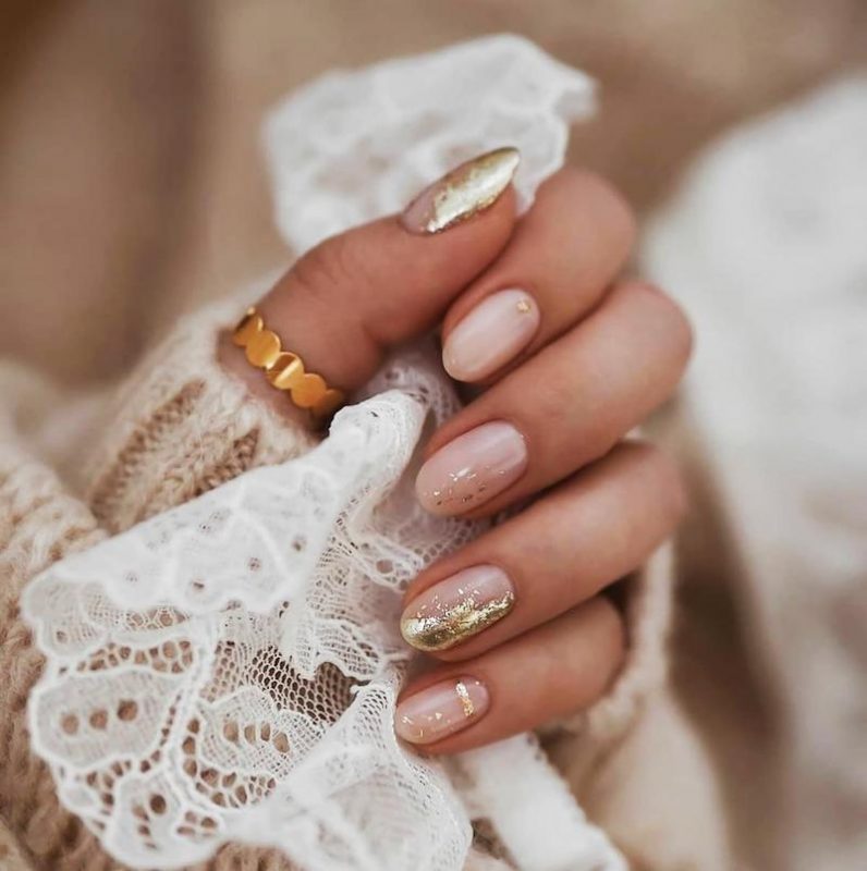 Romantic Bridal Nails, Including Colored Enamels, Decorations And Shapes! 41