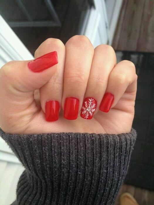 Nail Designs That Will Have You Feeling Extra Festive 3