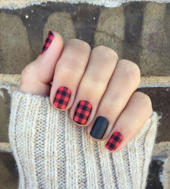 Nail Designs That Will Have You Feeling Extra Festive 5