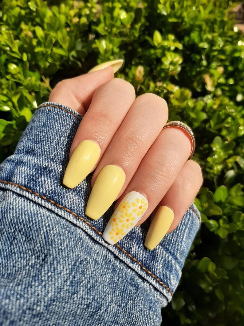 Yellow Nail Designs To Bring Sunshine2023 10