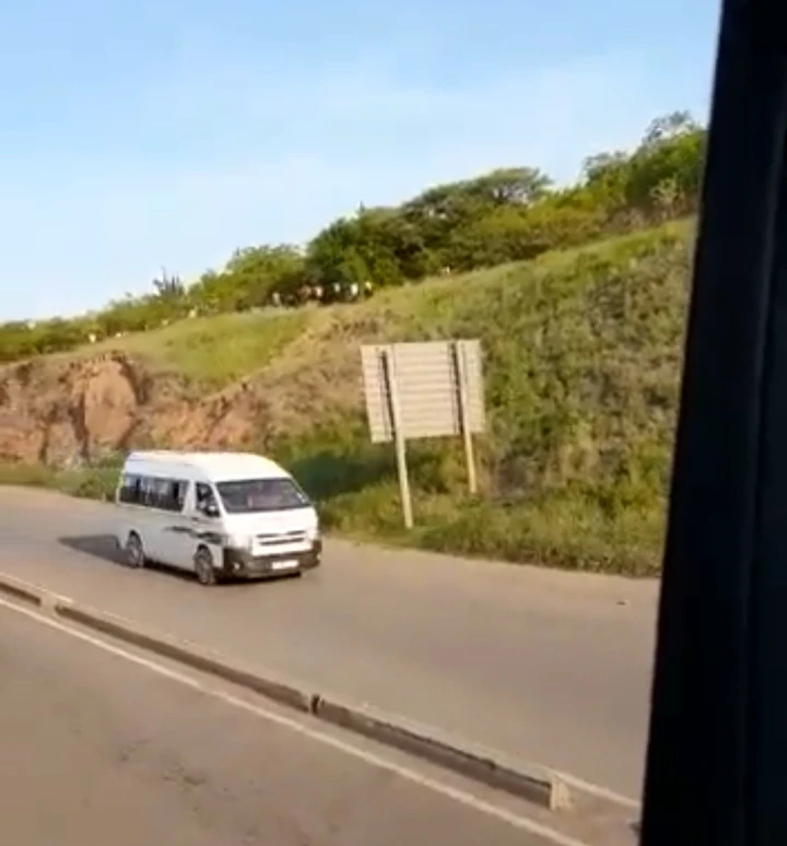 VIDEO: Thousands Of Illegal Zimbabweans Recorded By Truck Driver Crossing Into SA Illegally 2
