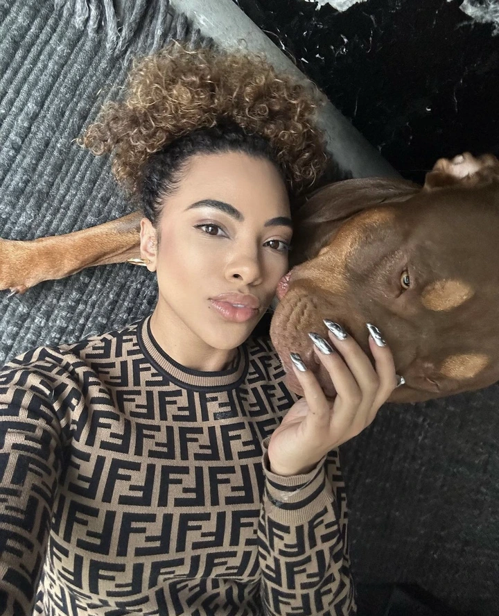 “You will be his meat one day” Fan tells Amanda duPont after sharing cosy pictures with her pit-bull 1